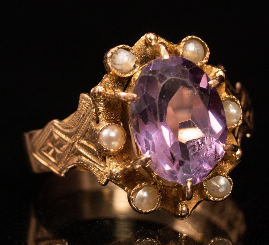 AMETHYST AND PEARL RING, 14KT, CIRCA 1900, SIZE 7 (1 of 3)