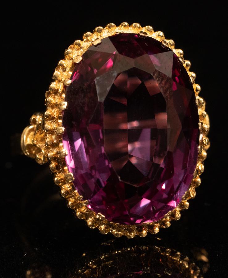 SYNTHETIC SAPPHIRE AND 18KT YELLOW GOLD RING (1 of 4)