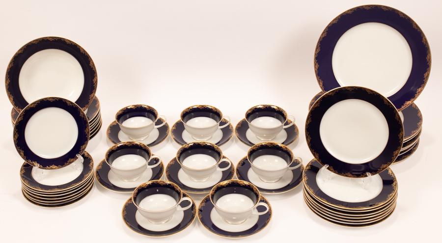 ROSENTHAL 'CLASSIC ROSE' PORCELAIN SERVICE FOR 8 (1 of 9)