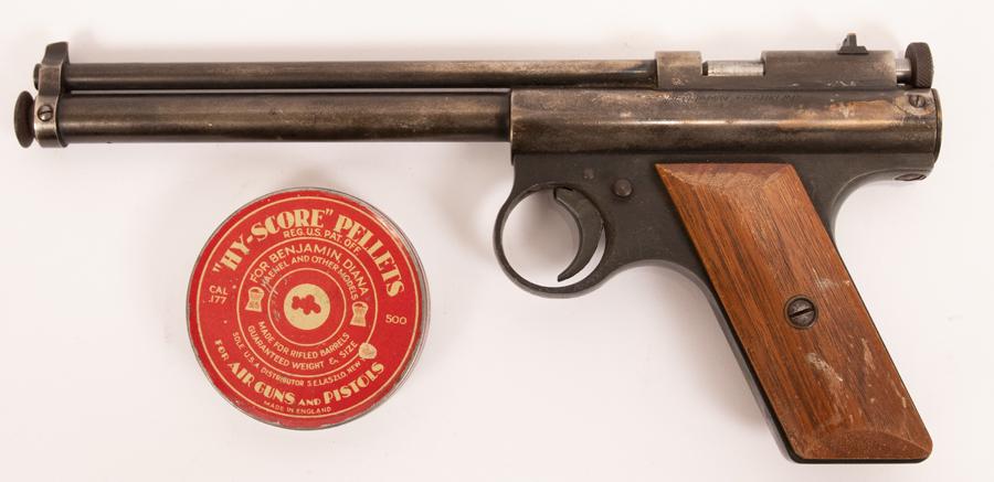 BENJAMIN AIR RIFLE CO., SAINT LOUIS USA.: BENJAMIN AIR RIFLE CO., SAINT LOUIS USA.' Consignor states that Shoots, HY-Score Target-Pellets CAL,177, Red TIN Round Box. Hand Pump. Barrel Length, 5.5" Long, Over-all Length 10 1/2" Long.