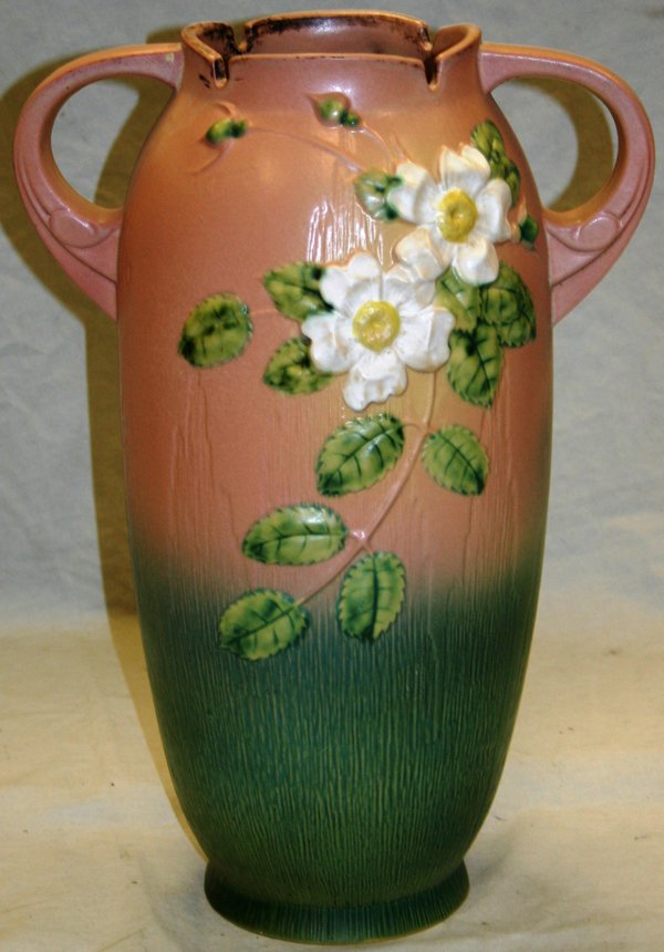 030189: ROSEVILLE WHITE ROSE PATTERN, POTTERY VASE - Mar 20, 2009