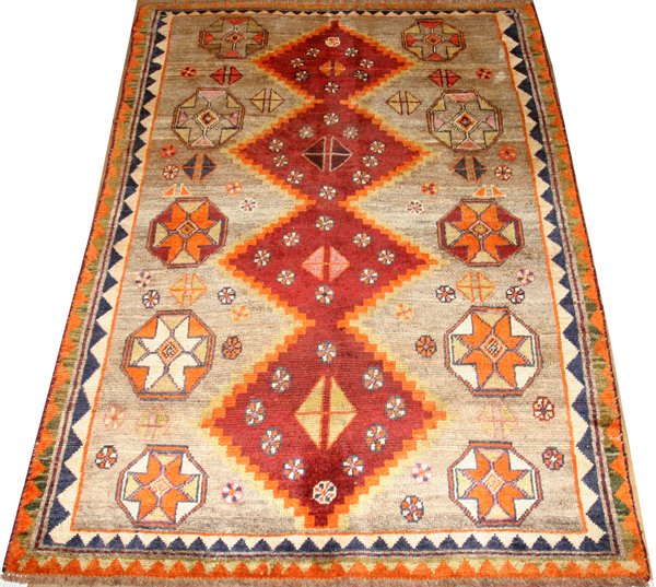 SHIRAZ PERSIAN RUG, C. 1940, 6' 2" X 4' 2": "SHIRAZ PERSIAN RUG, C. 1940, 6' 2"" X 4' 2"":" (rev.20090319)