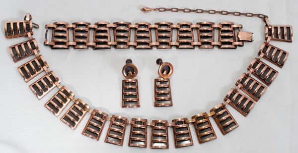 ART DECO COPPER NECKLACE, BRACELET & EARRINGS: ART DECO COPPER NECKLACE, BRACELET & EARRINGS:Matching set includes 1 necklace, L.13", 1 bracelet, L.7", and a pair of screw-back earrings. Four pieces total. From the Estate of Louise Barrows, Birmin