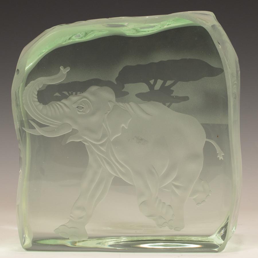 R. YATES (SWEDISH) ENGRAVED CRYSTAL BLOCK, 1977 (1 of 4)