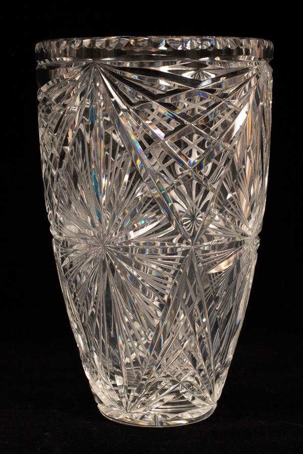 HAND CUT CRYSTAL FLOWER VASE, H 9", DIA 5" (1 of 2)