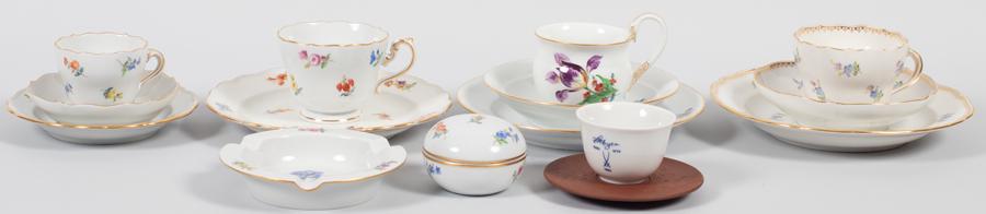 MEISSEN PORCELAIN TEACUPS, ASHTRAY & COVERED BOX (1 of 17)