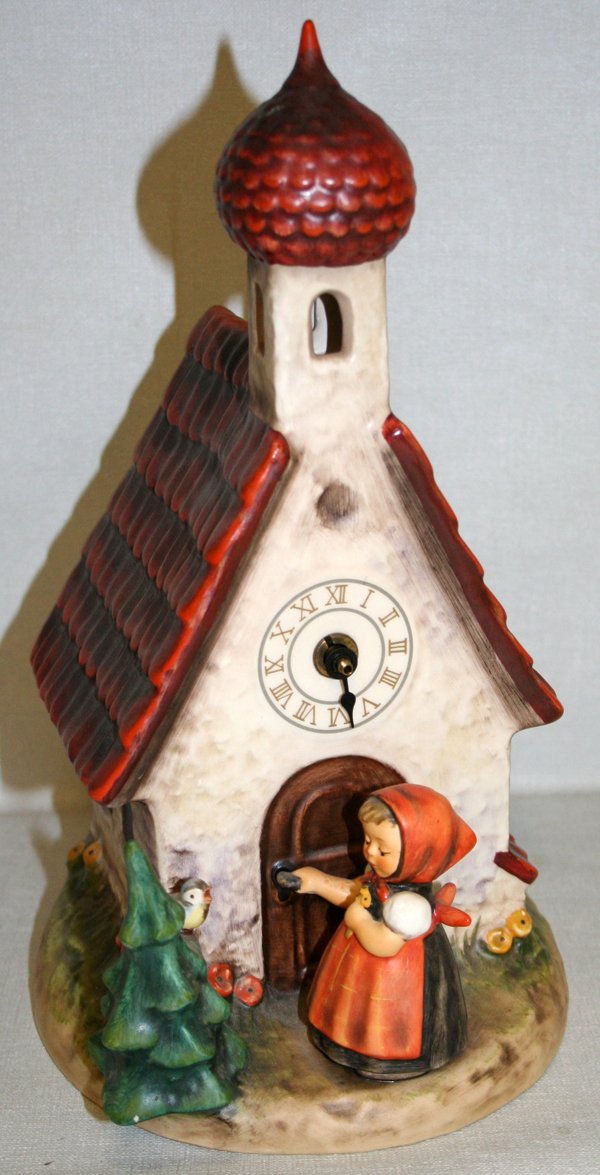 040255 HUMMEL FIGURINE "CHAPEL TIME", CHURCH W/CLOCK