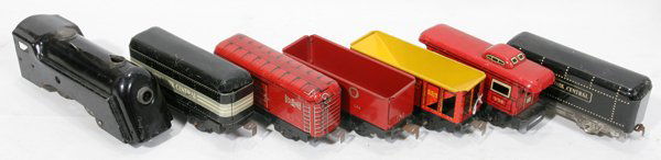 AMERICAN FLYER WIND UP TIN TRAINS, IVES BOX CAR: AMERICAN FLYER WIND UP TIN TRAINS, PLUS IVES BOX CAR, C1930'S, 7 ITEMS:Five wind up cars and box car. Ives box car,