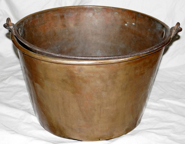 HAND-MADE COPPER BUCKET C. 1880, H 12", DIA 18": HAND-MADE COPPER BUCKET, C. 1880, H 12", DIA 18", WROUGHT IRON HANDLE:Antique. Farm kettle.