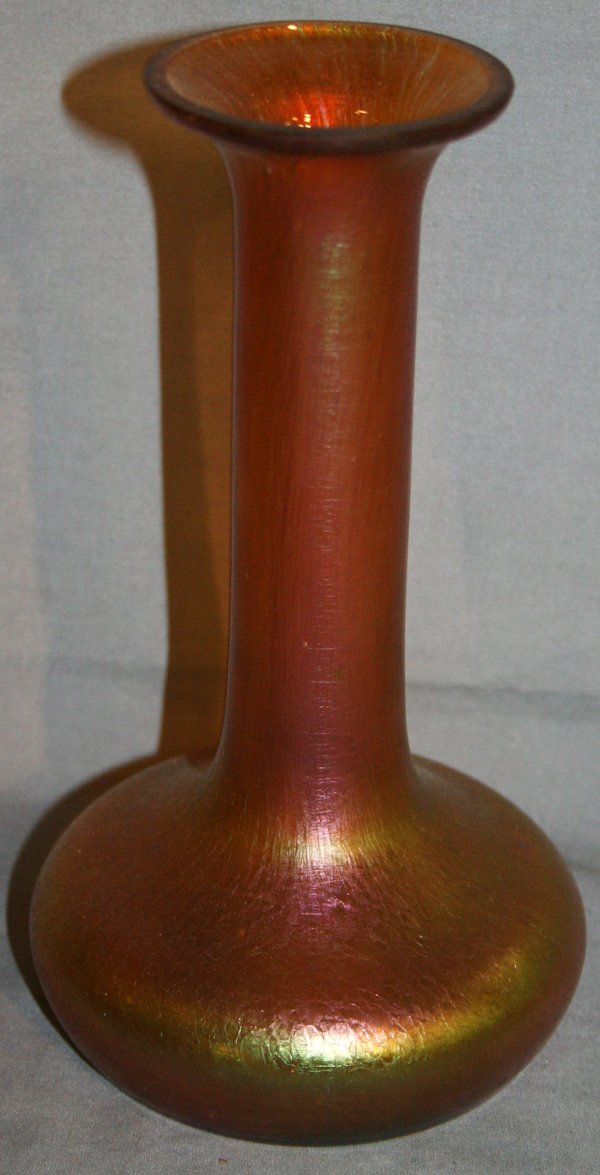 ART GLASS VASE, H 8", DIA 4": ART GLASS VASE, H 8", DIA 4":having an iridescent and amber color, with a flaired rim above a long and slender neck opening to a bulbous base;