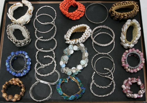 COSTUME JEWELRY: BEADED & SILVER BRACELETS, 27: COSTUME JEWELRY: BEADED & SILVER BRACELETS, 27 PIECES:Assorted beaded, buttons, plus unmarked silver bracelets.