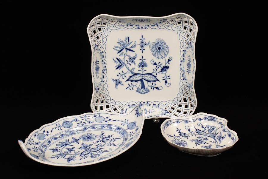 MEISSEN BLUE ONION PORCELAIN SERVING PIECES 3 PCS (1 of 16)