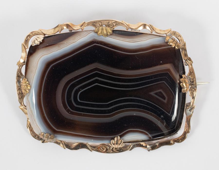 GOLD & ONYX BROOCH, W 1.7", L 2.2", T.W. 28.5 GR (1 of 4)