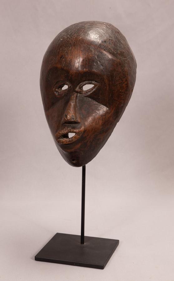 AFRICAN CARVED WOOD MBANGU MASK, PENDE, CONGO. H 12.25" (1 of 6)