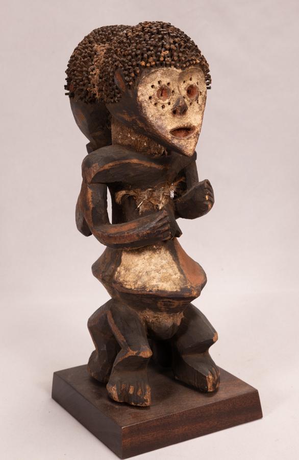 MAMBILA, NIGERIA OR CAMEROON, AFRICAN, WOOD, PIGMENT.: MAMBILA, NIGERIA OR CAMEROON, AFRICAN, WOOD, PIGMENT. JANUS FIGURE, H 15", W 6"Depicting two figures standing back to back with nails design atop their heads, a-joined by feathers around the heads and