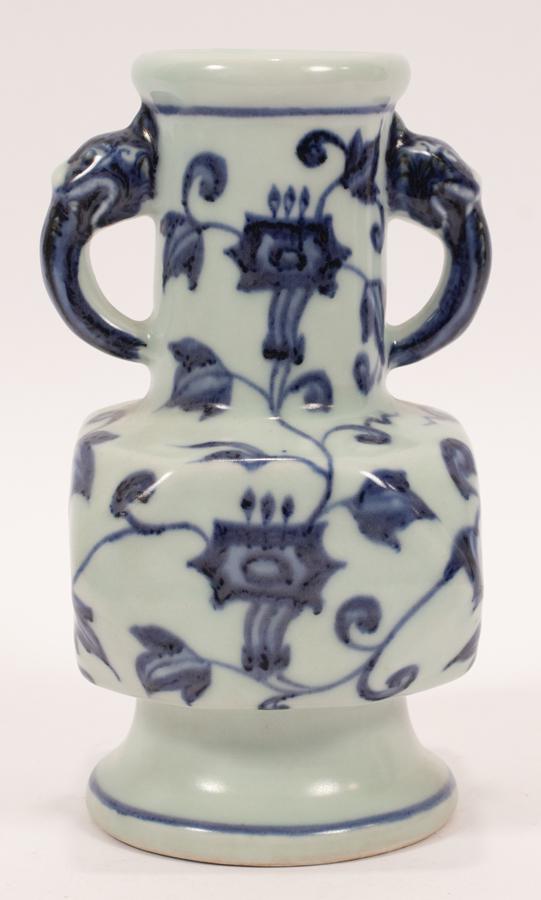 CHINESE BLUE & WHITE PORCELAIN VASE, H 7", W 3.5" (1 of 6)