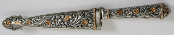 ARGENTINE 800 SILVER & GOLD PLATE GAUCHO DAGGER: ARGENTINE 800 SILVER AND GOLD PLATE GAUCHO DAGGER, L 6" BLADE:an Argentinean Gaucho knife, etched on blade "Pampa Ind. Arg.", engraved 800 silver scabbard and handle with gold plated floral highlights