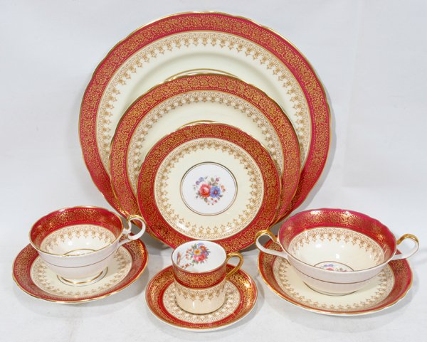 AYNSLEY 'COVENTRY-BURGUNDY' DINNER SERVICE, 107