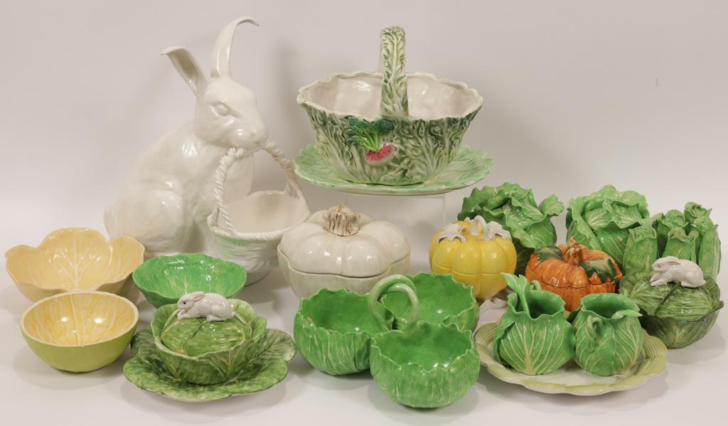 CERAMIC LETTUCE WARE, 23 PCS, L 1.5"-10": CERAMIC LETTUCE WARE, 23 PCS, L 1.5"-10" A twenty-three piece selection of ceramic lettuce ware. Includes, but not limited to; pepper shakers, covered tureens, serving bowls, platters and ladles. Incl