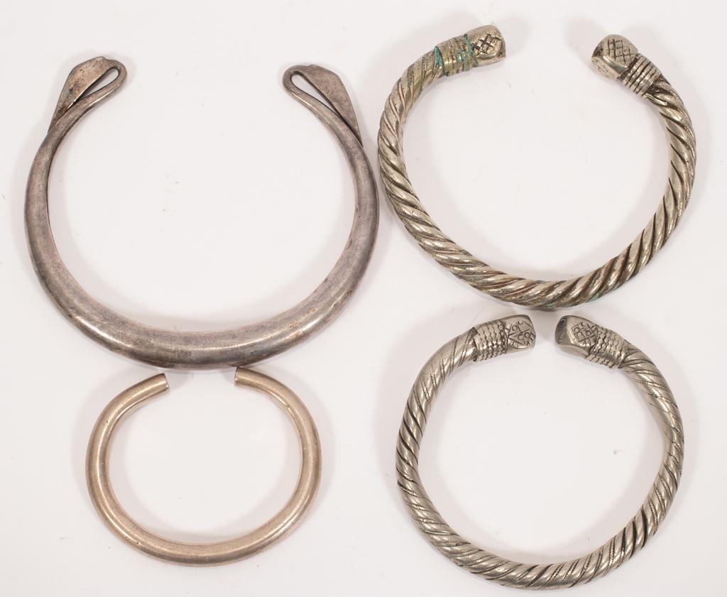 SILVER ALLOY LEG BANDS, 4 PCS, W 3.5"-5.75", T.W. 25.83: SILVER ALLOY LEG BANDS, 4 PCS, W 3.5"-5.75", T.W. 25.83 TOZ Middle Eastern. A selection of four silver alloy hand-wrought leg bands. Each having a custom shape and fit. Total weight: 25.83 troy ounces