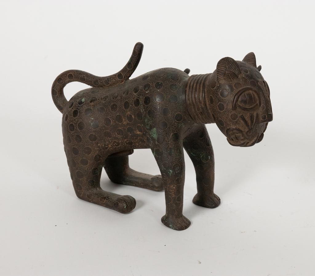 BENIN, AFRICAN, BRONZE WITH COPPER CHAIN LINKS, LEOPARD: BENIN, AFRICAN, BRONZE WITH COPPER CHAIN LINKS, LEOPARD CONTAINER, MID 19TH CENTURY, H 6.5" W 9.25" D 3" male spotted cat, repetitious ring neck (6 rings), detachable head, a partial chain with two ri