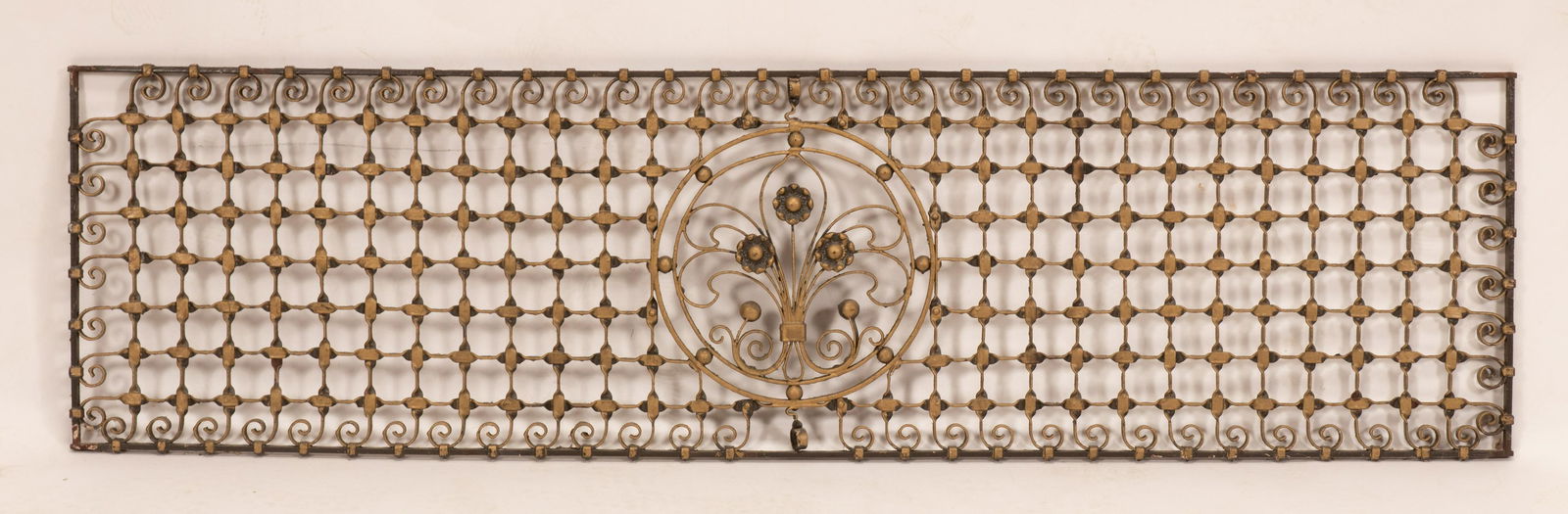 AMERICAN WROUGHT IRON DECORATIVE WALL ORNAMENT C.1900 H (1 of 3)