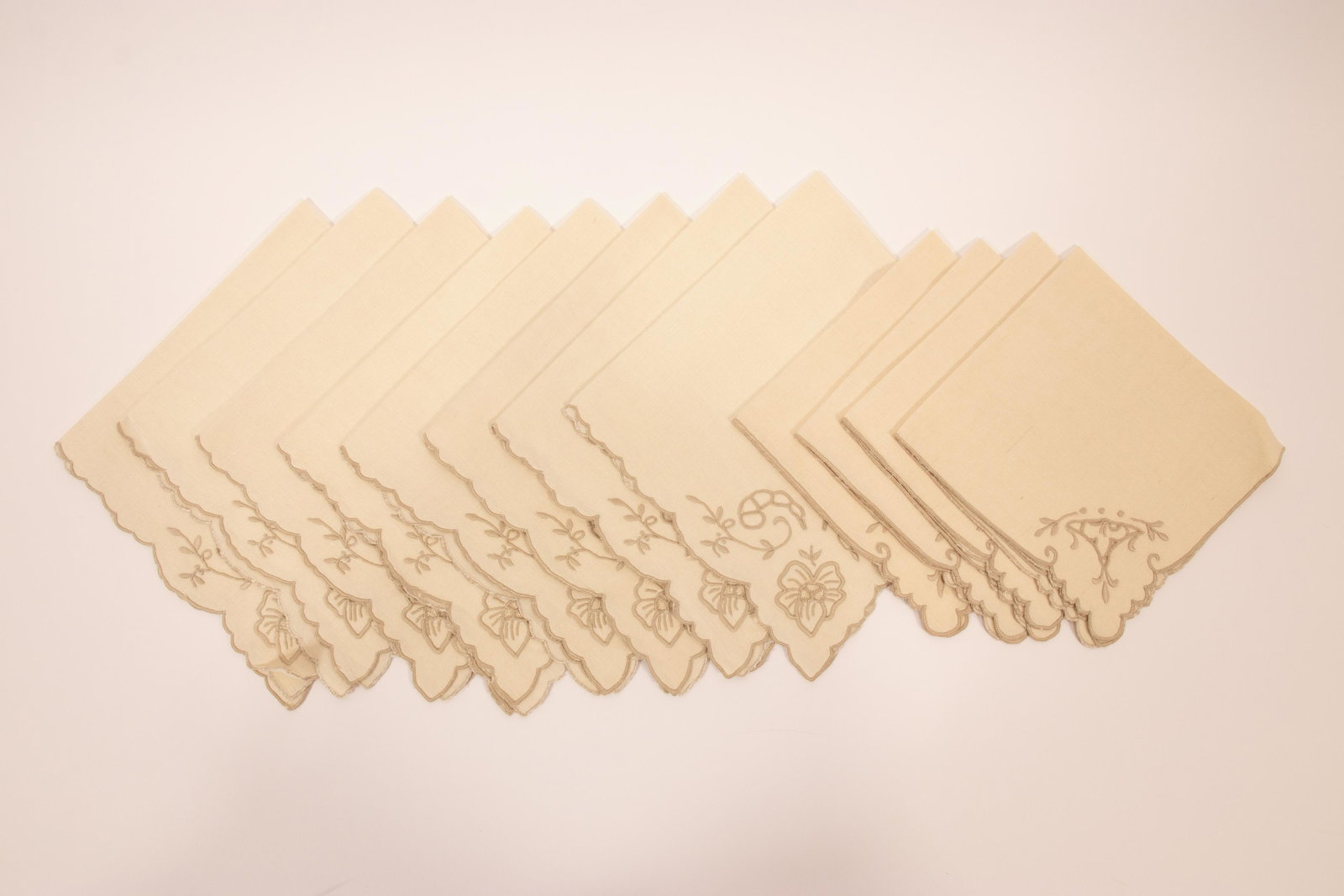 LINEN EMBROIDERED DINNER NAPKINS, 12: LINEN EMBROIDERED DINNER NAPKINS, 12 Embroidery of a tulip in corner.