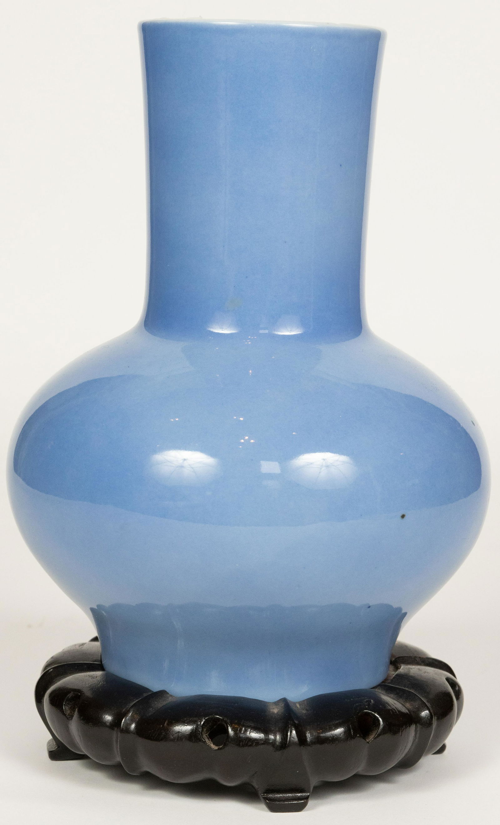 CHINESE PORCELAIN VASE ON STAND H 9.5" DIA 7" (1 of 2)