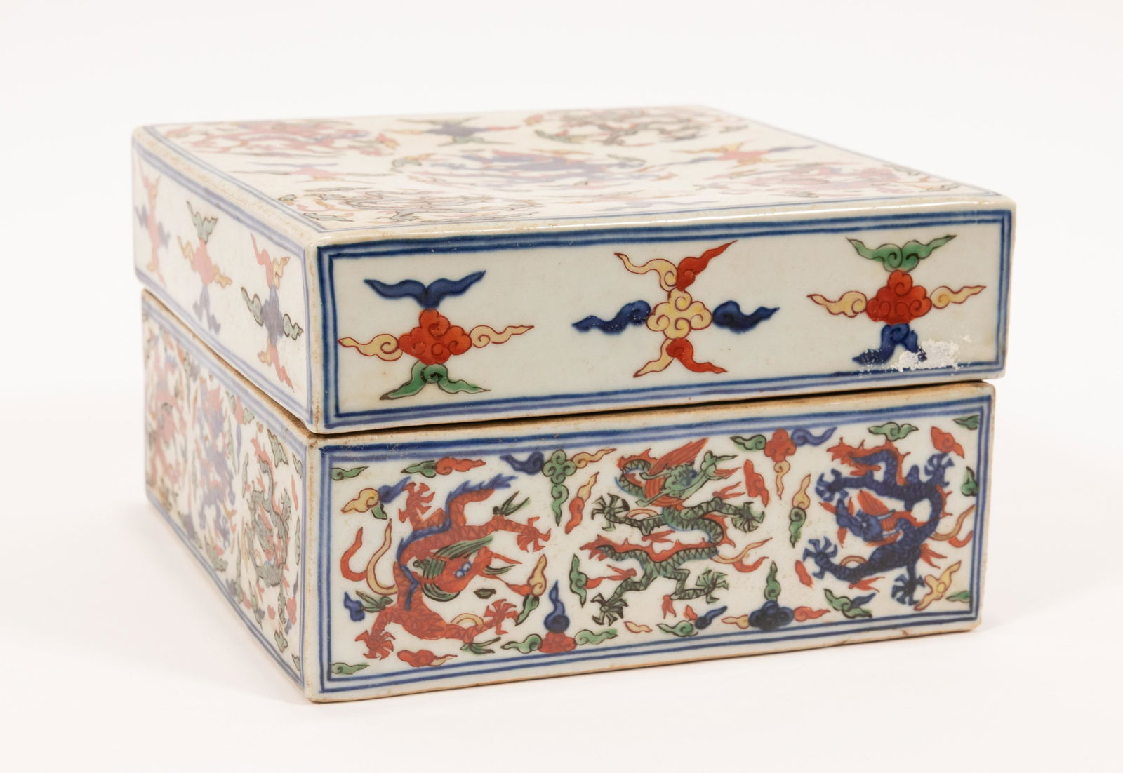 CHINESE MING-STYLE WUCAI PORCELAIN BOX, H 4.5", W 7", L (1 of 6)