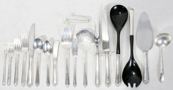 Reigning Beauty by Oneida Sterling Silver Teaspoon 6 1//8/"