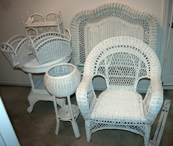 4 Piece White Lexington Wicker Bedroom Set Jun 02 2012 Midwest Auction Galleries Inc In Mi