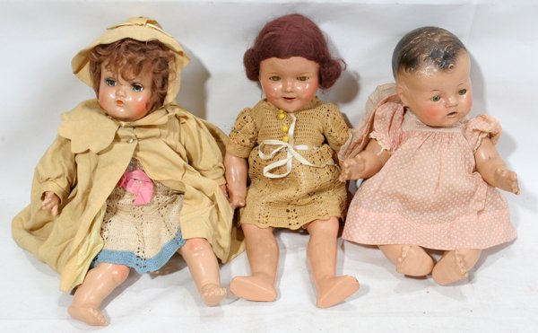 SHIRLEY TEMPLE #18, MADAM ALEXANDER, UNMARKED: SHIRLEY TEMPLE #18 , MADAM ALEXANDER, UNMARKED DOLLS COMPOSITION & CLOTH BODY THREE, H 16", 15":Madame Alexander and unmarked doll have composition bodies.