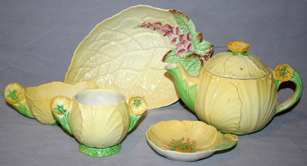 CARLTON WARE TEA SET, FIVE PIECES: CARLTON WARE TEA SET, FIVE PIECES:Includes teapot, 5" x 8"; creamer 2" x 5"; sugar 3" x 5"; leaf shaped dish L 9"; saucer 4". Properties of Norman Silk and Dale Morgan.