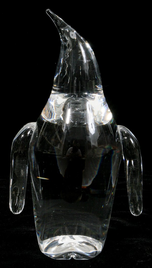 STEUBEN CRYSTAL ADULT PENGUIN, H 6 1/2": STEUBEN CRYSTAL ADULT PENGUIN, H 6 1/2":Signed. #8080