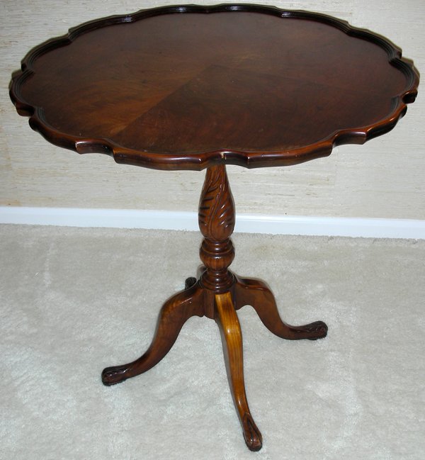 MAHOGANY TILT-TOP TABLE, PIE CRUST EDGE, H 28": CHIPPENDALE STYLE MAHOGANY TILT-TOP TABLE, PIE CRUST EDGE, H 28", DIA 26":C 1940. H 28", DIA 26" From the Estate of Waldo A. Schaefer, M. D. Port Huron, Mi.
