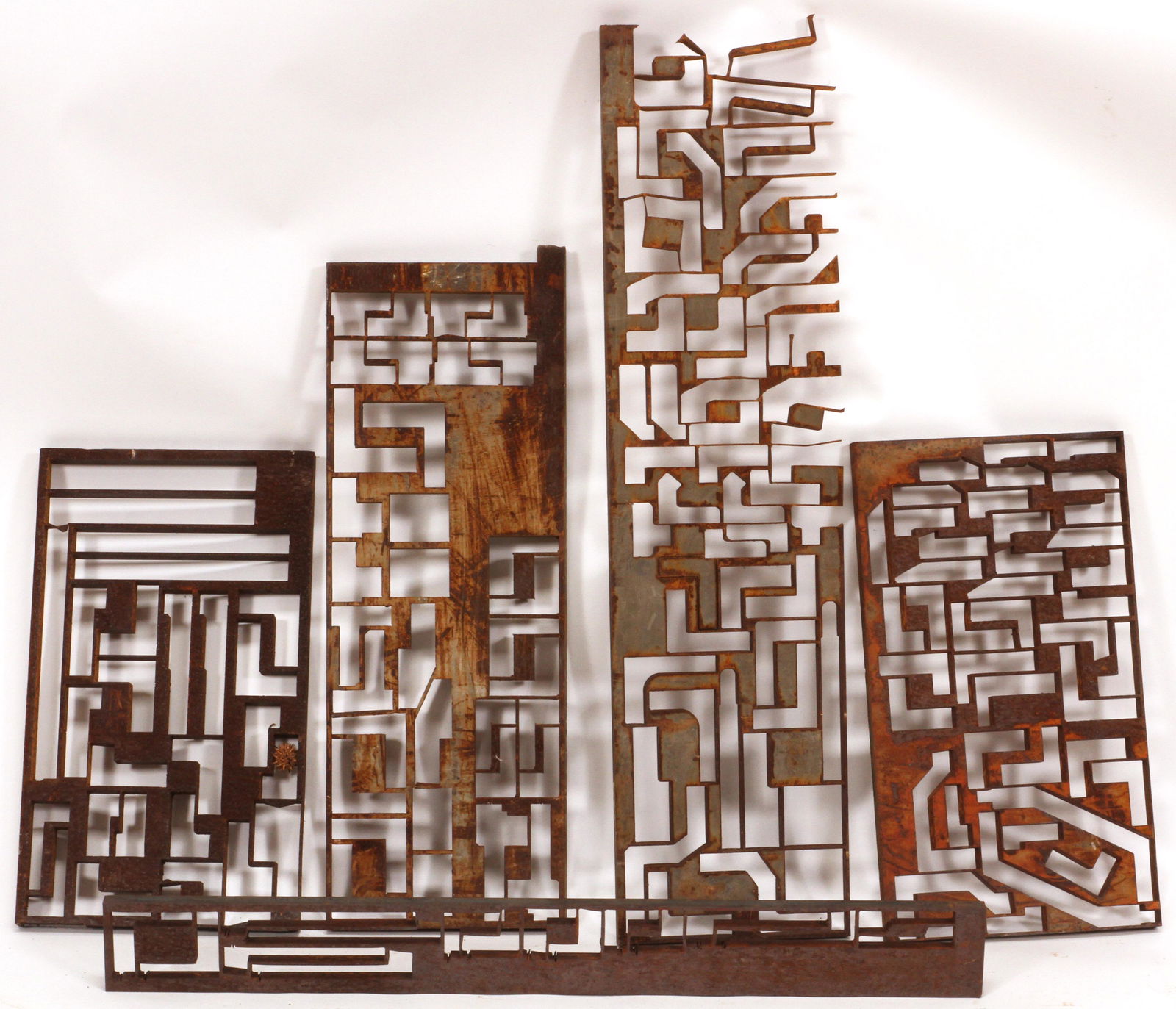 AMERICAN  MODERNIST CAST IRON GRATES, C.1950 5 PCS, L (1 of 3)