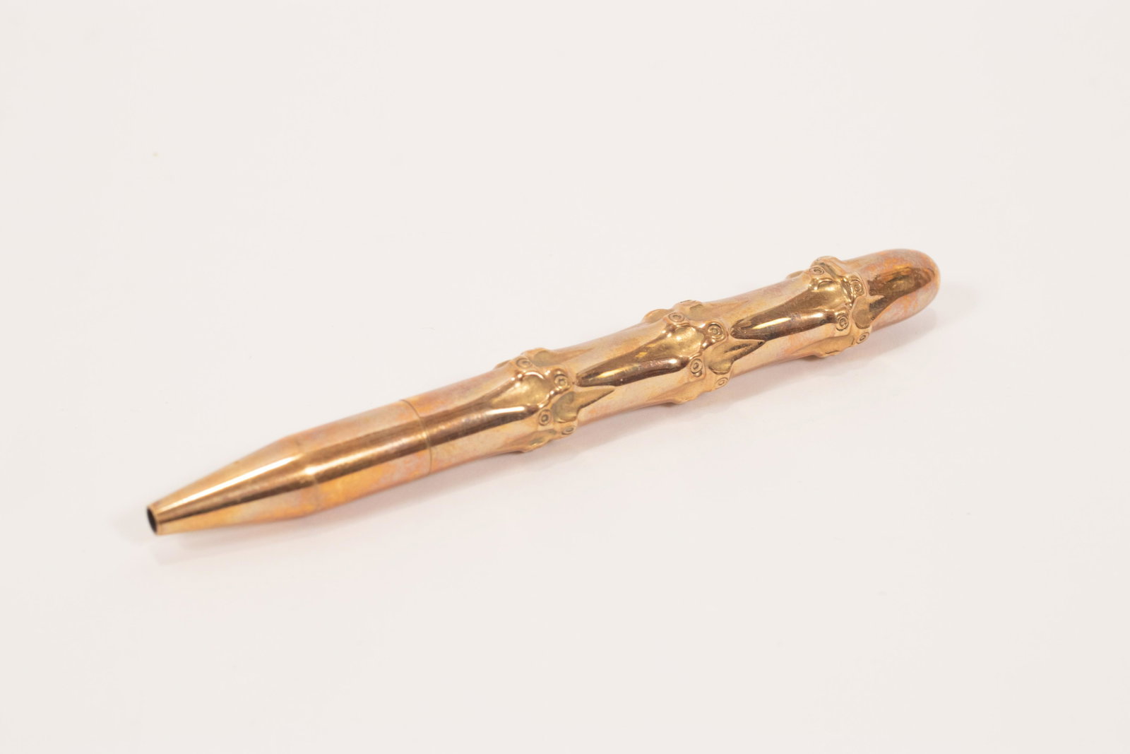 CARTIER 14KT YELLOW GOLD PEN L 4": CARTIER 14KT YELLOW GOLD PEN L 4" Impressed "Cartier and 14K". 29 gram.