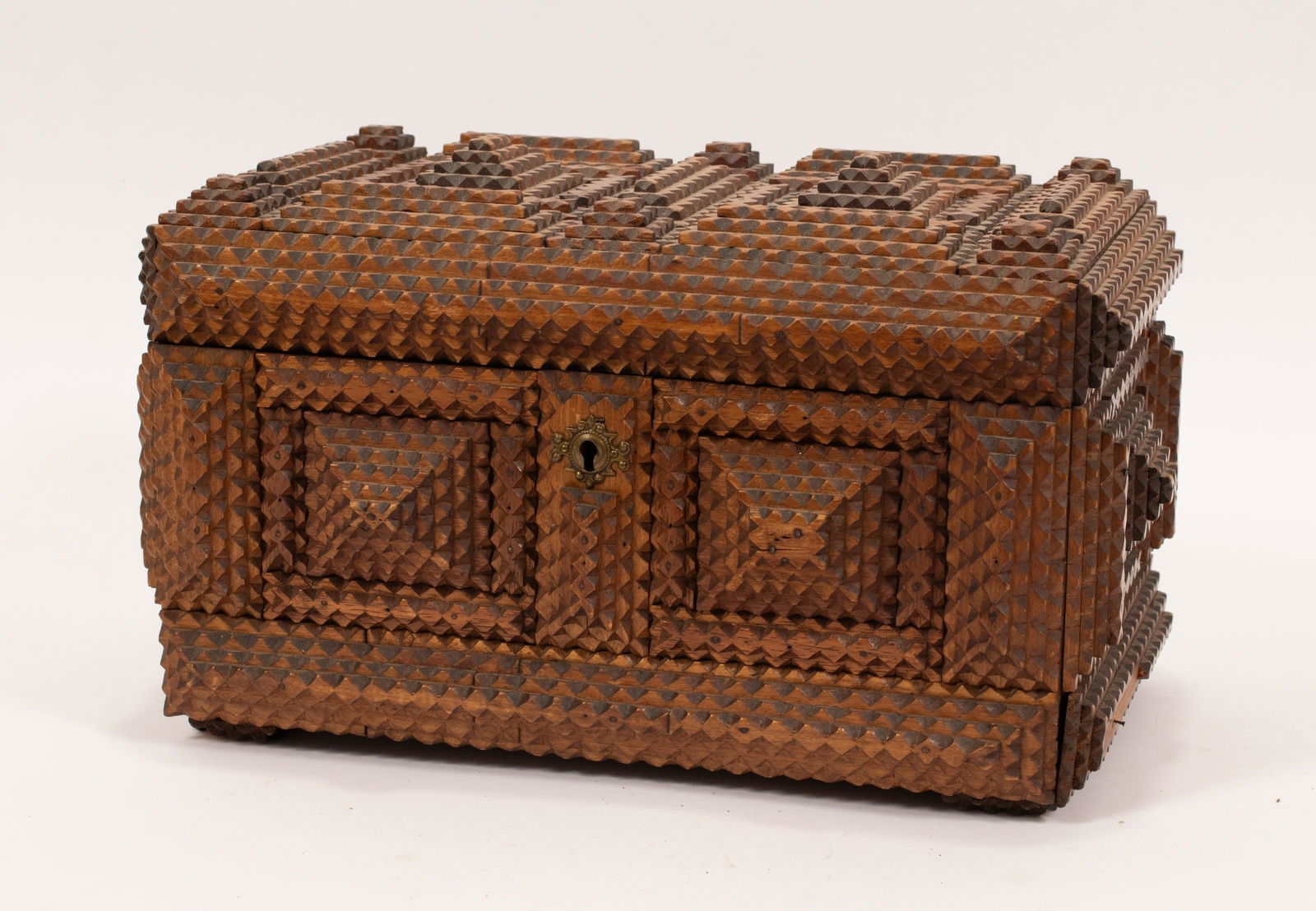 TRAMP ART CARVED WOOD DRESSER BOX H 7" W 12.5" D 8" (1 of 8)