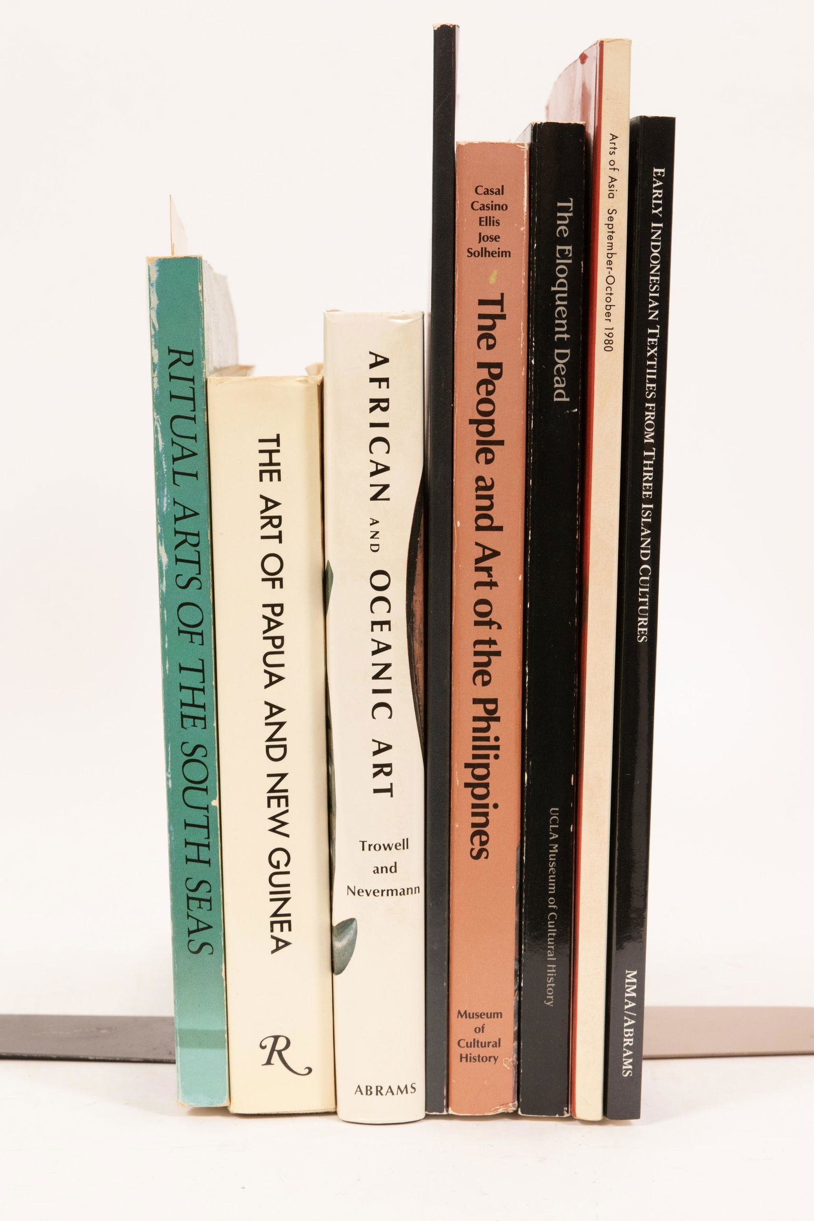 OCEANIC ART HISTORY & REFERENCE BOOKS, 8 PCS (1 of 3)