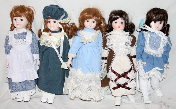 HERITAGE PORCELAIN HEAD, HANDS, FEET DOLLS: HERITAGE PORCELAIN HEAD, HANDS, FEET DOLLS MUSICAL WIND UP, FIVE, H 16",17":Original clothes and boxes. #P0229A, #5, #6.