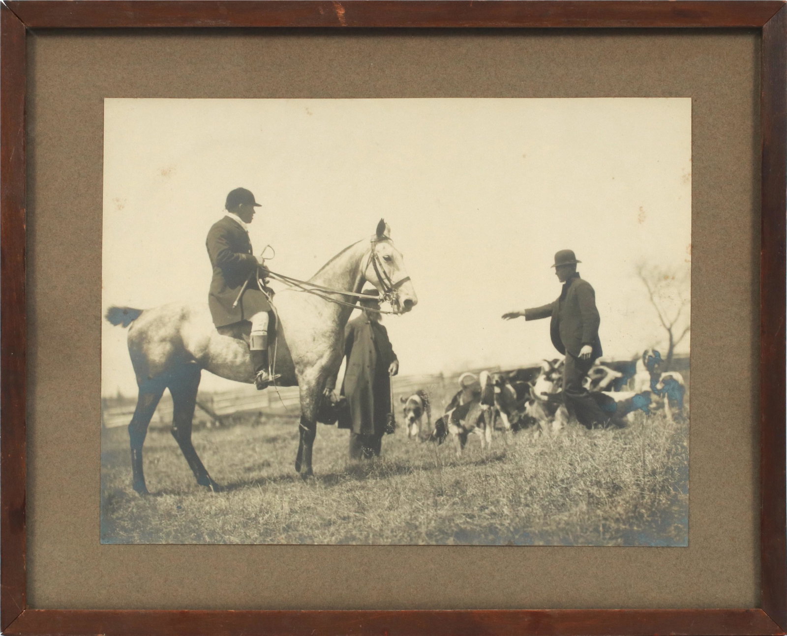 ENGLISH SILVER GELATIN PHOTOGRAPH, 19TH C, H 8.5", W: ENGLISH SILVER GELATIN PHOTOGRAPH, 19TH C, H 8.5", W 11", FOX HUNT A 19th century English silver gelatin photograph. Depicting a candid moment of a fox hunt. Frame measures H 12" x L 15".