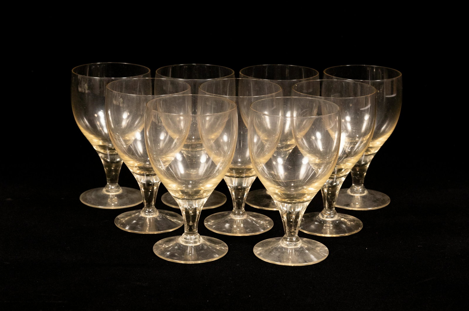 CRYSTAL WINE GLASSES, SET OF 9, H 4.5": CRYSTAL WINE GLASSES, SET OF 9, H 4.5" Socle foot.
