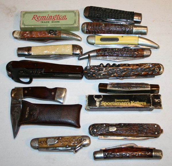 REMINGTON, BROWNING, BOY SCOUT, ETC. KNIVES: REMINGTON, BROWNING, BOY SCOUT, ETC. FOLDING KNIVES, 20 TH C., 14 PCS., L 2 1/2" -3 1/2" BLADES:includes a Boy Scout folding knife with stag handles; Remington with stag handle with box; Western Buck