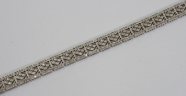 18 KT GOLD DIAMOND TENNIS BRACELET