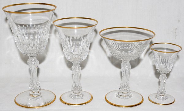CRYSTAL STEMWARE, "LOZERE" BY ST. LOUIS, 27 PCS: CRYSTAL STEMWARE, "LOZERE" BY ST. LOUIS, 27 PIECES:Including 8 liquors, 7 water glasses, 5 wines and 7 champagnes.