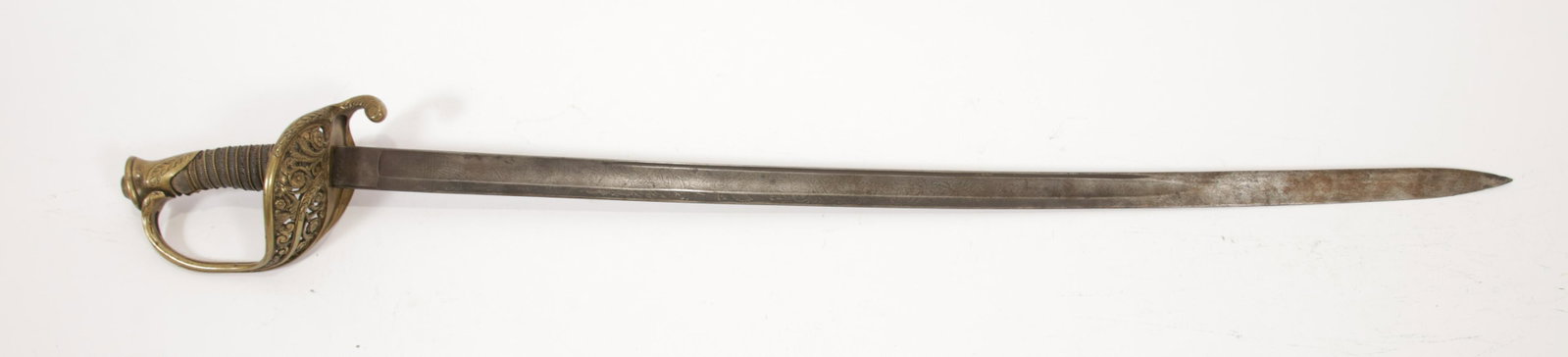 CIVIL WAR ERA SWORD, C. 1850, L 37.25" OVERALL UNMARKED: CIVIL WAR ERA SWORD, C. 1850, L 37.25" OVERALL UNMARKED STAFF & FIELD OFFICER A circa 1850 Civil War-era field officer sword. Having a wire-wrapped shagreen and brass handle. Etched designs to blade. 