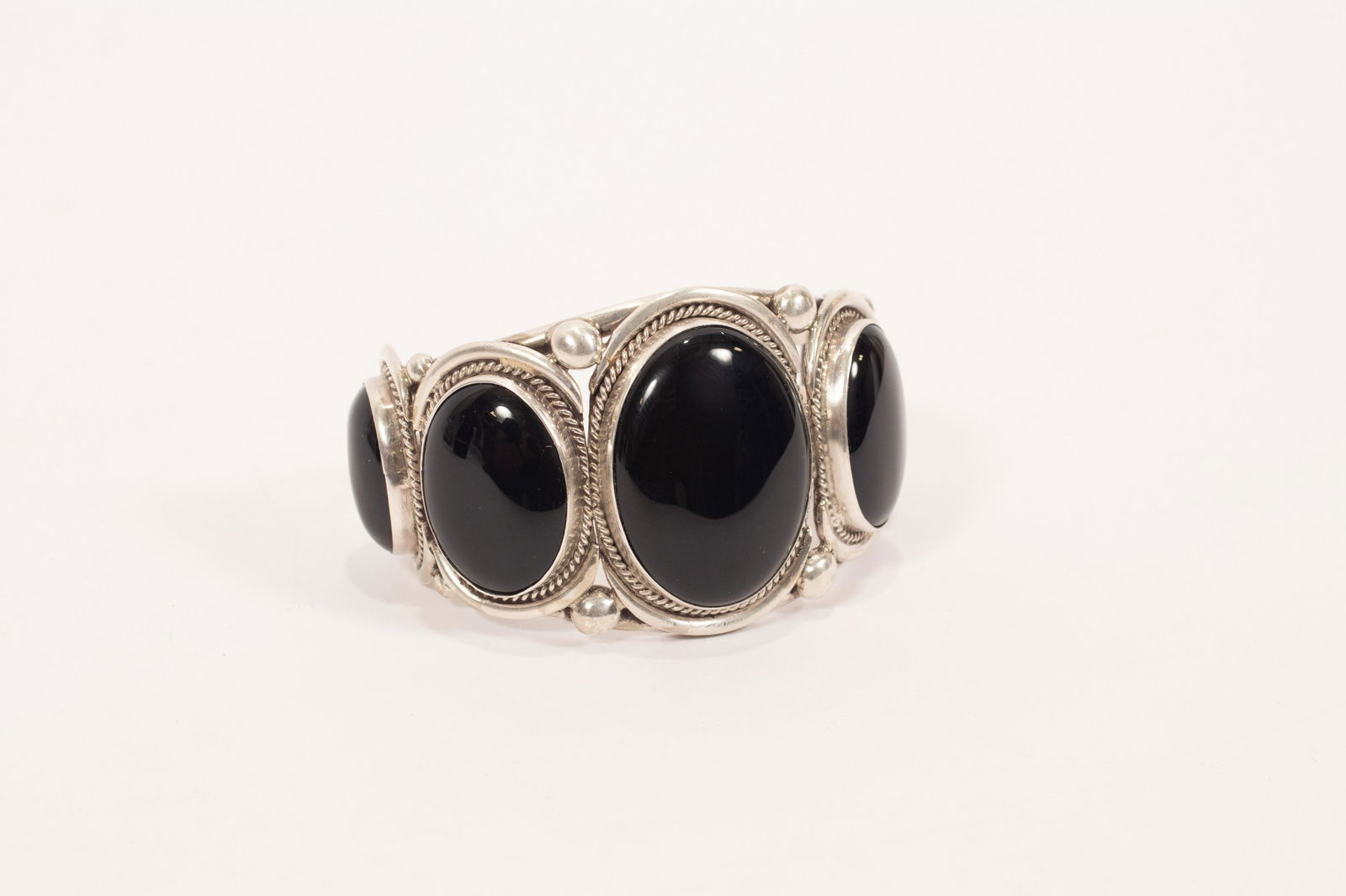 WILLIAM SINGER CUFF BRACELET WITH ONYX (1 of 5)