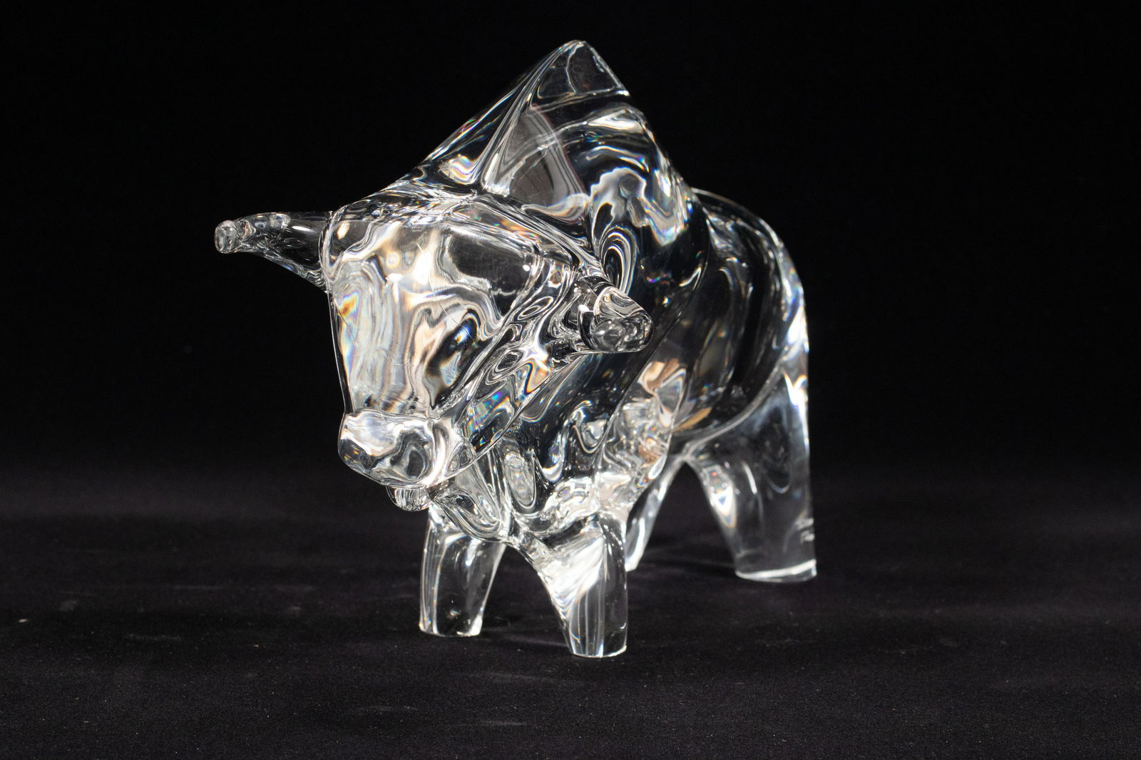 DAUM FRANCE CRYSTAL BULL FIGURINE, H 7.5", L 10.5" (1 of 4)