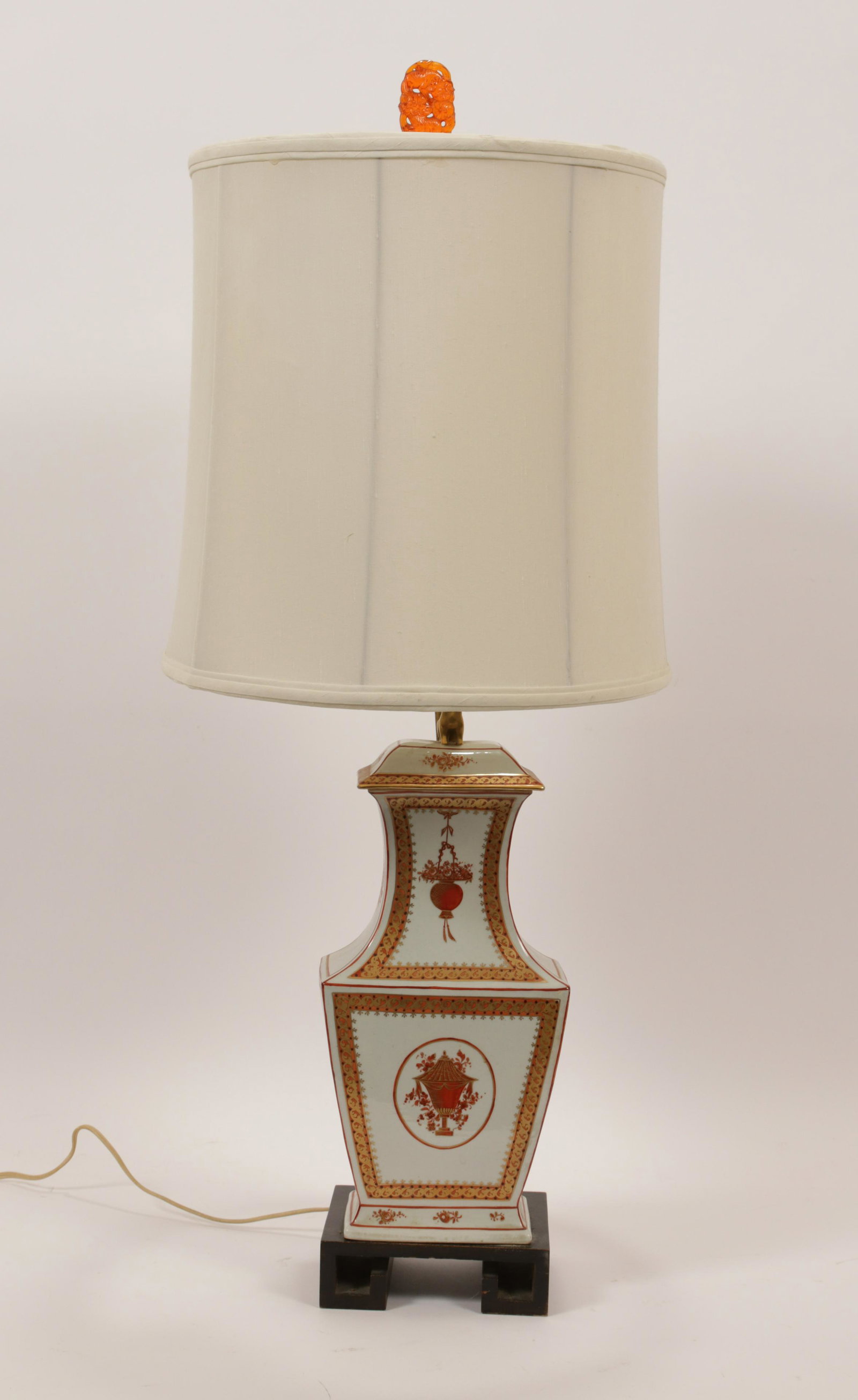 CHINESE EXPORT PORCELAIN URN. 18TH. C  NOW LAMP, H 30", (1 of 10)