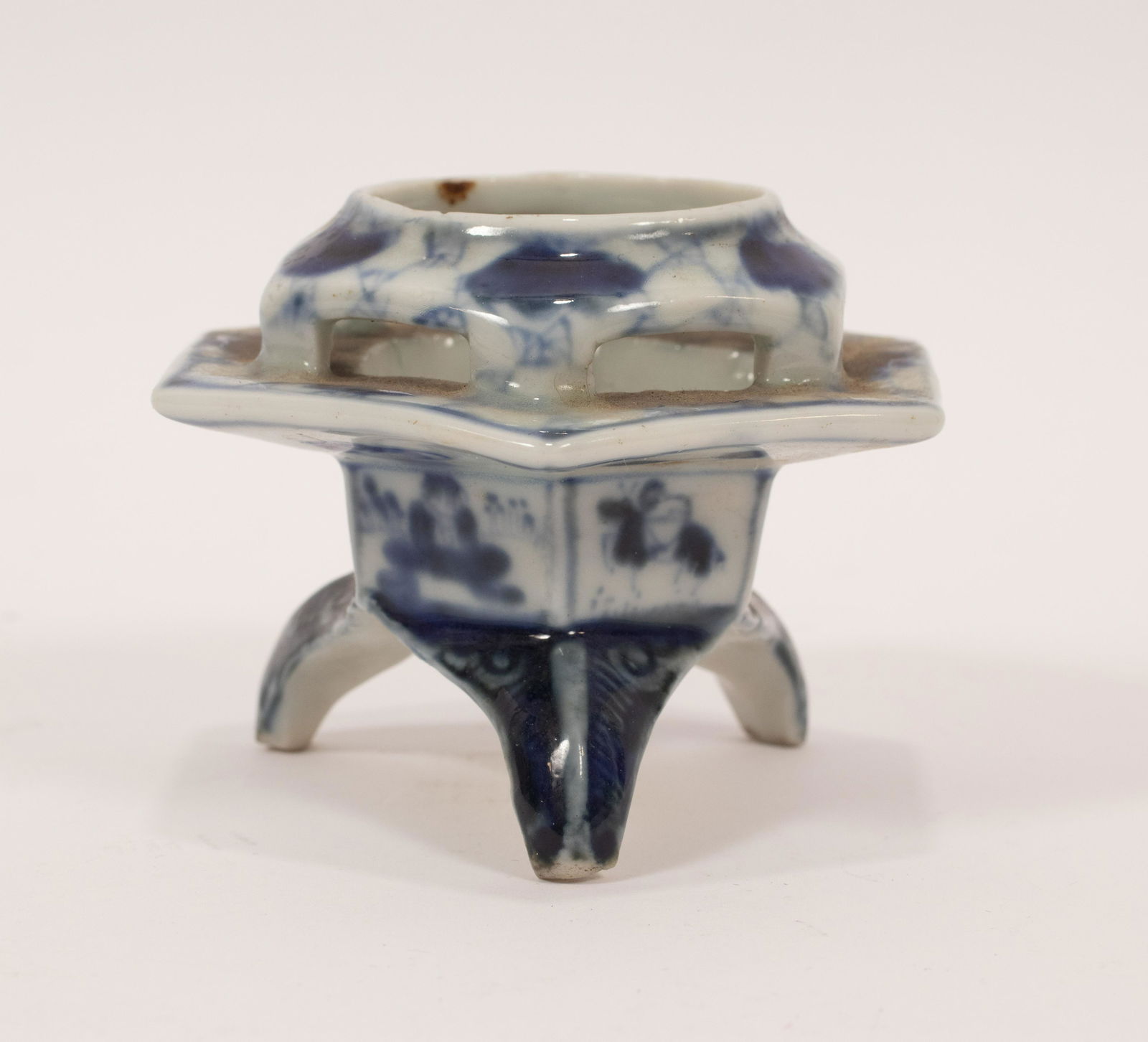 CHINESE PORCELAIN BLUE AND WHITE CANTON  INCENSE DISH (1 of 3)